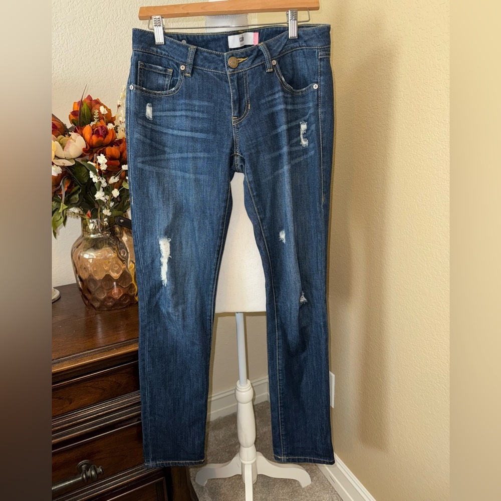 CABI 3045 Slim Boyfriend Distressed Denim Jeans Size 2 - Picture 3 of 6